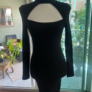 Elegant Black Ribbed Dress with Cutout